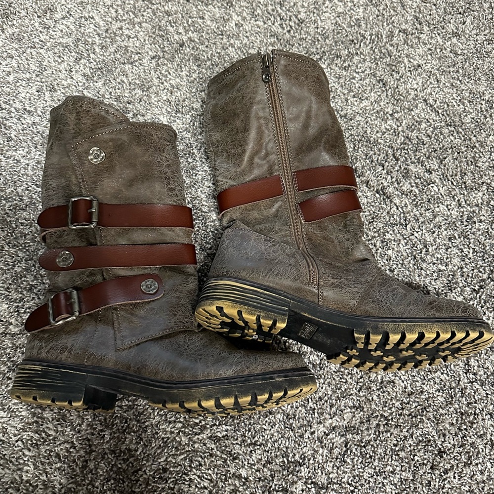 Women’s Blowfish Malibu size 9 boots